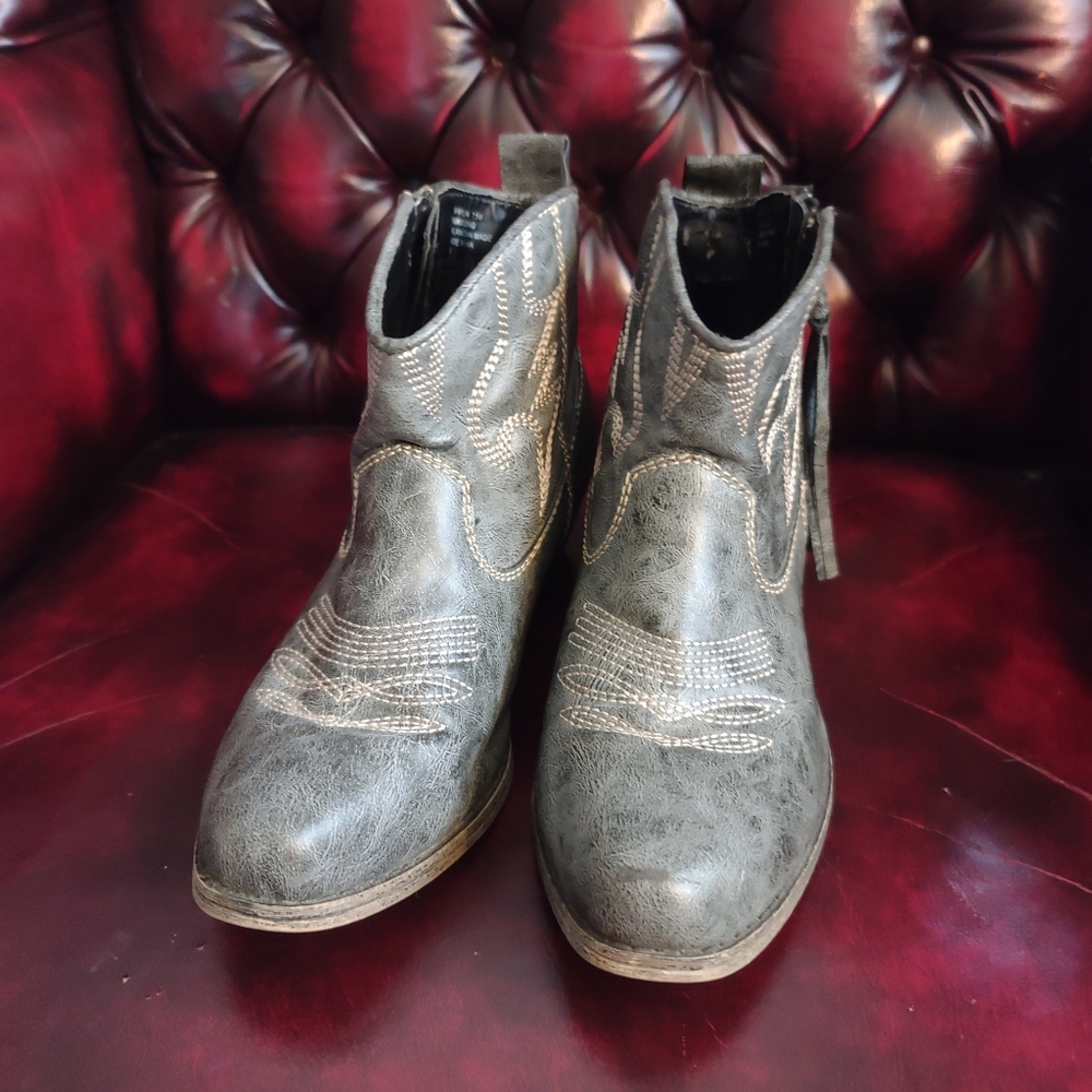 Big Buddha Wylan Smoke Boot Fringe Zippersz 7.5 7 1/2